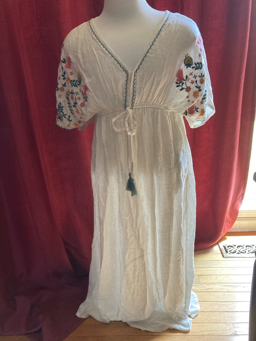 World Market 🌎 White Cotton/Linen blend Embroidered V-Neck Maxi Dress